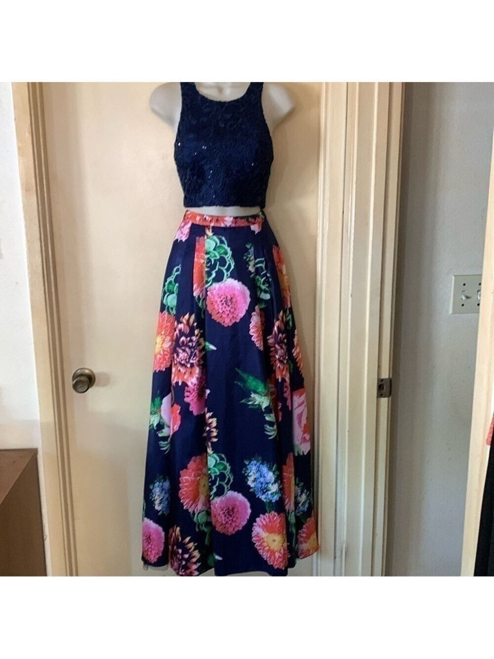Sequin Hearts 2 piece prom dress size junior 3